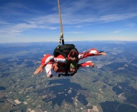 Sky dive on your New Zealand tour