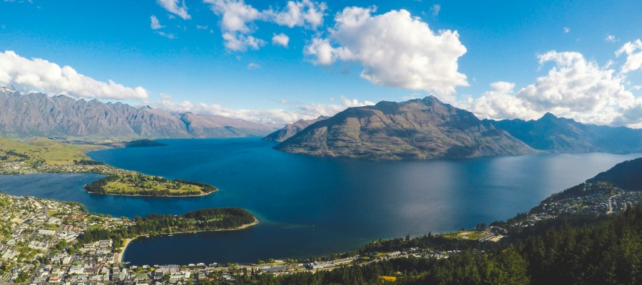 Visit Queenstown with Flying Kiwi Adventure tours company